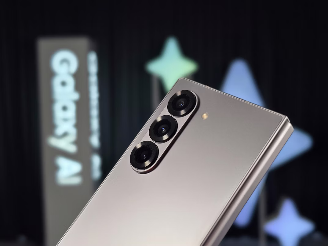 Samsung Galaxy telefon arka kamera lensleri — Evren İletişim Denizli teknik servis